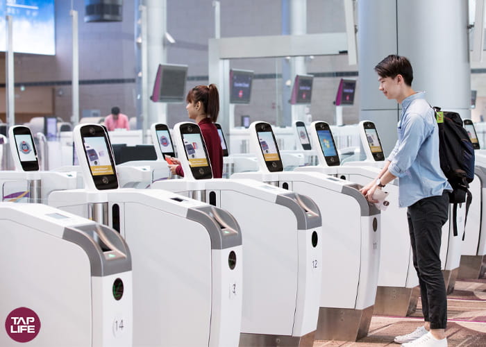 کنترل و تشخیص چهره مسافران در فرودگاه هوشمند